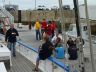 Les parents sur le quai de départ